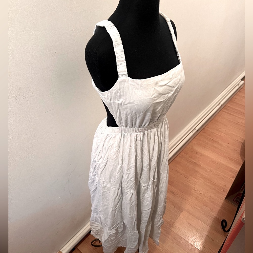 Abercrombie & Fitch white backless maxi dress. Large.
